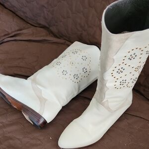Elegant Cream Women's Boots